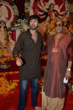 Ranbir Kapoor at North Bombay Sarbojanin Durga Puja on 4th Oct 2011 (55).JPG